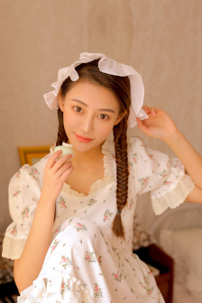两女1杯